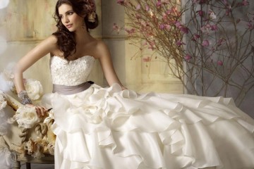 off-white-wedding-dresses-for-bride-over-50-47