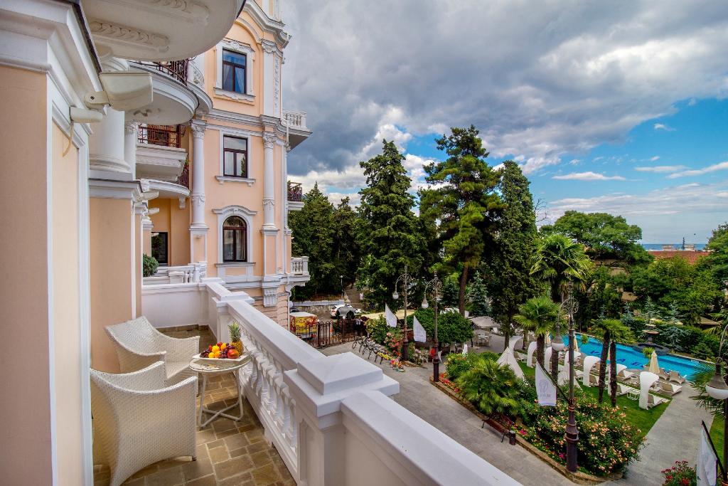Модная свадьба в Крыму. Отель Villa Elena станет отличным место м для вашего торжества.